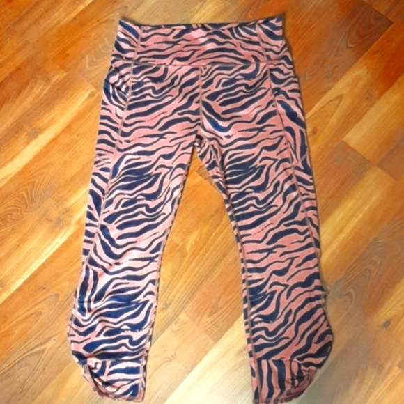 FABLETICS "Pure Lux" Cropped Yoga Pants Tiger Print XL - Picture 3 of 9